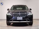 ☆BMWの代名詞とも言える【キドニーグリル】一目見ただけでBMW車であると認識できる確固たるアイコンとして存在感を放ちます☆