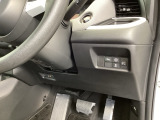 左側に高速で便利なETCがあり、横滑りを防ぐVSAなどのスイッチは、運転席の右側、手の届きやすい位置にあります。