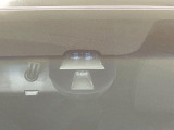 【シティブレーキアクティブシステム】低速走行中に前方の車両等を認識し、衝突しそうな時は警報とブレーキで衝突回避と被害軽減をアシスト。より安全にドライブをお楽しみいただけます。