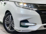 【LEDヘッドライト】悪天候や夜間走行時も良好な視界を確保し安心して運転できる高輝度LEDヘッドライトを装備!点灯速度が早く、消費電力も抑えられています。