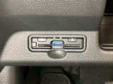 ハンドルの左下にETCがついています。高速道路の料金所の通過も楽々です。 カードの取り出しもしやすい場所についています。