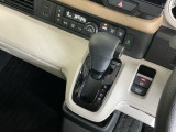 発進時から滑らかに加速する無段階変速のCVTはストップ&ゴーの多い街の中も快適です