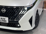 【LEDヘッドライト】悪天候や夜間走行時も良好な視界を確保し安心して運転できる高輝度LEDヘッドライトを装備!点灯速度が早く、消費電力も抑えられています。
