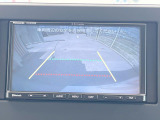 【バックカメラ】駐車時に後方がリアルタイム映像で確認できます。大型商業施設や立体駐車場での駐車時や、夜間のバック時に大活躍!運転スキルに関わらず、今や必須となった装備のひとつです!