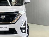 【ハイビームアシスト】先行車や対向車のライト、周辺の明るさに合わせて、ハイ・ロービームを自動で切り替え。切り替えのわずらわしさと切り替え忘れを無くしてくれます!