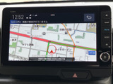 見やすい地図表示で、スムーズなナビゲーションを実現。渋滞情報にも対応し、最適なルートを案内してくれます。遠出の際も安心です。