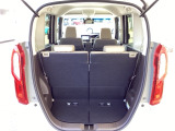 低床で開口部が広いため、重い荷物も持ち上げやすく、積み込みがスムーズに行えます。