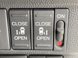 【両側パワースライドドア】スマートキーや運転席のスイッチで後席両側スライドドアの開閉が可能♪電動だから力を入れてドアを開ける必要が無く、小さなお子様でも簡単に開け閉めでき快適です♪