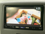 停車中には、TV放送やDVDなどを楽しむことができます。休憩時間などに、リラックスした時間を過ごせます。