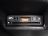 ETC付。高速道路の料金所はキャッシュレスで通過です。サービスエリア等にあるスマートインターの出入りも利用可能でとっても便利。ご納車後すぐにお使い頂けるようセットアップしてのお渡しとなります。
