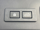 【パワーバックドア】スマートキーや運転席のボタンを押すだけでリアゲートが自動で開閉します!荷物を持っている時や、高い位置にあるバックドアを閉める際に便利な機能です♪