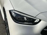 【フルLEDヘッドライト】ヘッドライトとリアコンビネーションランプのすべてにLEDが使用されています。長寿命・低消費電力、良好な視認性を確保します。