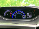 視認性の高いメーター類で、車両の状態を正確に把握できます。運転に必要な情報を一目で確認できる設計です。
