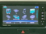 多様なメディアに対応し、お好みの音楽を楽しめます。CDやSD、USBなど、様々なソースから選曲可能です。