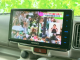 停車中にテレビや映像を楽しめる機能です。休憩時間や待ち時間に、リラックスした時間を過ごせます。ご家族でのドライブにもおすすめです。