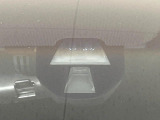 【シティブレーキアクティブシステム】低速走行中に前方の車両等を認識し、衝突しそうな時は警報とブレーキで衝突回避と被害軽減をアシスト。より安全にドライブをお楽しみいただけます。