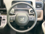インテリアに合わせたデザインのステアリングは、運転される方のことも考え、運転しやすい形状、大きさです。是非一度、実際に触ってお確かめください。