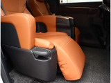 当店ではスポーツグレードや人気車種・上級グレードを主に仕入れ強化しております!中古車でお買い得感あるお車展示中となっておりますのでお客様のご来店、お見積もり依頼お待ちしております。