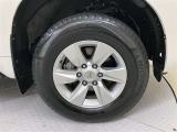 純正のアルミホイール装着。タイヤサイズは265/65R17