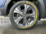 右側の後輪にすりキズがございます