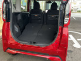 リヤシートを全て倒せばさらに荷物が積めますよ。