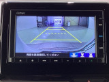 バックをするとき自動でリアの様子が映る『リアカメラ』付き! 画面で確認しながらバックが出来るので駐車の時も安心です。