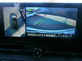 アラウンドビューモニター。クルマを上空から見下ろしているかのような映像で、駐車の際、周囲の安全を確認できます!