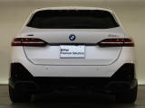 BMWのお車は、走行の安定性とコーナリングの良さを追求し、思い通りにハンドルの操作可能です。試乗車もご用意しておりますので、ぜひ&ldquo;駆け抜ける歓びをご体感ください!