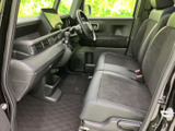 シンプルで使いやすい操作性。運転に集中できる環境が整っています。快適なカーライフをサポートします。