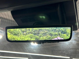 【デジタルインナーミラー】後席の大きな荷物や同乗者で後方が確認しづらい時でも安心!カメラが撮影した車両後方の映像をルームミラー内に表示。クリアな視界で状況の確認が可能です!