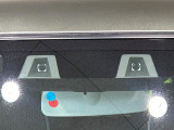 【セーフティパッケージ】走行中に前方の車両等を認識し、衝突しそうな時は警報とブレーキで衝突回避と被害軽減をアシスト。より安全にドライブをお楽しみいただけます。
