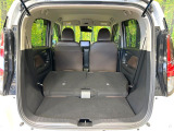 普段のお買い物や通勤、送迎等に十分な荷室スペースを確保しております。セカンドシートを倒すと、大きな荷物の積載も可能です♪