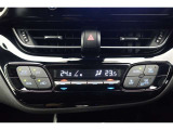 ★運転席と助手席でそれぞれお好みに合わせて温度設定が行えるフルオートエアコンです。外気温や室温、日射量を感知し、吹き出し温度、風量を緻密に制御します