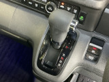 発進時から滑らかに加速する無段階変速のCVTはストップ&ゴーの多い街の中も快適です