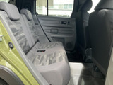 後部座席もゆったりと広々としており、長距離移動でもリラックスできます。快適な空間で、同乗者もくつろぎのひとときを過ごせます。