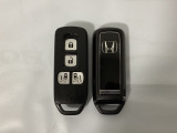 スマートキー付きですからドアロックの開閉およびエンジンスタートが楽々です。電動スライドドアの開け閉めもボタンで操作できます。スペアキーも同じものを用意しております。