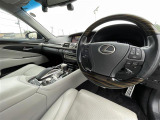 LS 600h バージョンL 4WD 本革シート