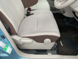 長時間の運転でも疲れにくいシートです。