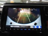 バックカメラの画像です。ガイドラインがスムースな車庫入れをサポートいたします。車庫入れの安心感がアップしますね。