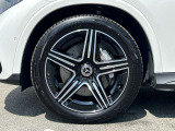 【アルミホイール】20インチのAMG5スポークアルミホイールを装着