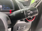 【オートライト】周りの明るさに応じて自動でヘッドライトの点灯・消灯ができる機能です!ライトの付け忘れ・消し忘れなどが無くなり、雨の日や夕方の走行も安心!トンネル通過時も便利ですね♪