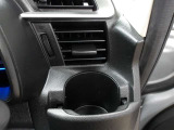 運転席のカップホルダーはエアコンの吹き出し口にありますので冷やしたり温めたりすることが出来ます☆