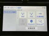 使いやすいインターフェースで、快適なドライブをサポート。様々な機能で、車内時間をより楽しく演出します。情報満載の快適装備。