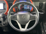 インテリアに合わせたデザインのステアリングは、運転される方のことも考え、運転しやすい形状、大きさです。是非一度、実際に触ってお確かめください。