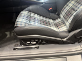 個室の商談ブースが2部屋ございます。お車のご相談等ごゆっくりお話しいただけます。