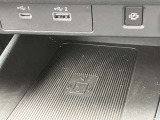 置くだけ充電機能やUSBポートなど便利な機能が盛りだくさん。