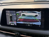 [アラウンドビューモニター]車両を上から見たようなカメラで周りの障害物などが一目瞭然!駐車が苦手な方でも、らくらく駐車♪