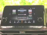 見やすい大型ディスプレイで、快適なドライブをサポート。様々な機能が直感的に操作でき、スムーズなカーライフを実現します。