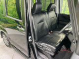 運転席まわりには十分なスペースがあり、大柄な方でもゆったり運転していただける環境です。
