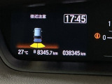 パーキングセンサーシステムは走行中に障害物が迫ると音と表示でお知らせ、低速走行時時の安心感を高めます